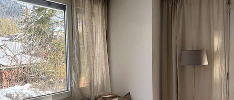 Apartment | Living area | Flat-screen TV