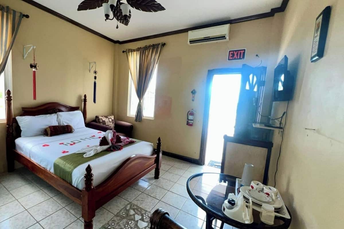 Deluxe Studio, 1 Queen Bed, Balcony, Sea View