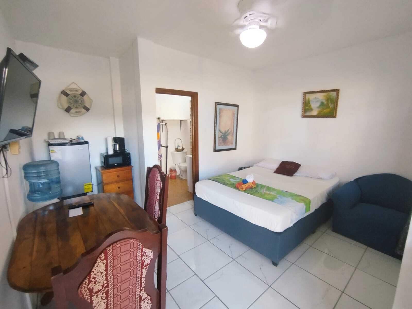 Standard Studio, 1 Queen Bed, Kitchenette, Ground Floor | Individually decorated, individually furnished, iron/ironing board