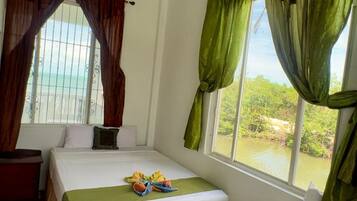 Apartamento família, 2 quartos, vista para a piscina, de frente para o mar | Vista do quarto