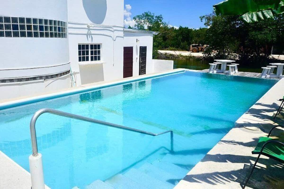 Familienstudio, 2 Queen-Betten, Kühlschrank und Mikrowelle, Meerblick | Eigener Pool