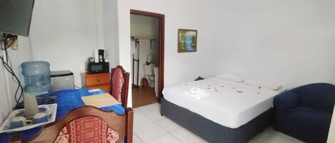 Standard-Studio, 1 Queen-Bett, Kochnische, zum Innenhof hin