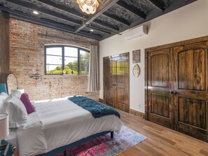 2 chambres, coffres-forts dans les chambres, Wi-Fi, draps fournis