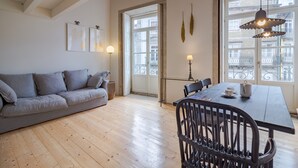 Apartment | Living room - Charming Apartment With Convenient City Access (Porto)