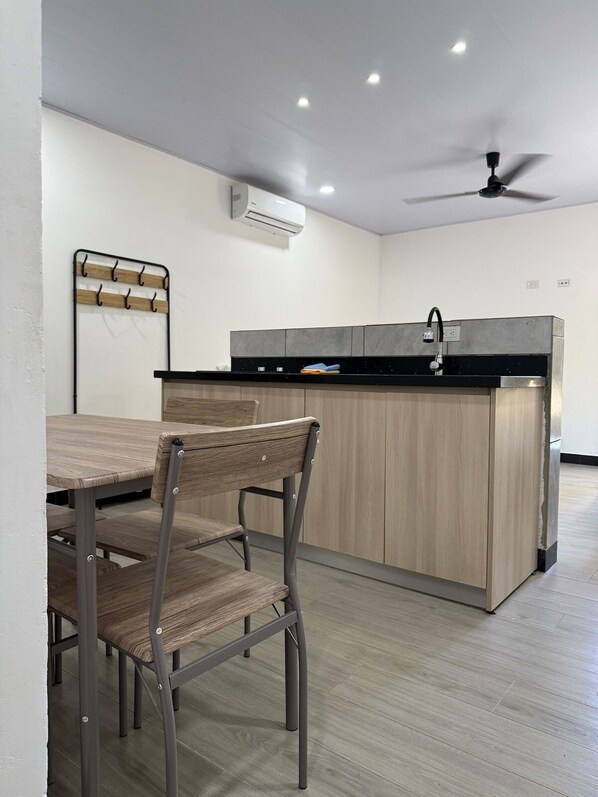 Dining - Playa Mantas studio, AC, Parking (Quebrada Ganado)