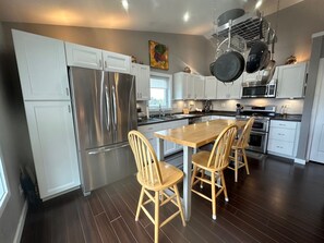 Micro-ondes, four, plaque de cuisson, lave-vaisselle