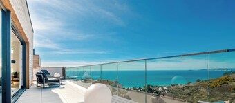 Luxurious new beach house with hot hub, EV charger, dog friendly & parking