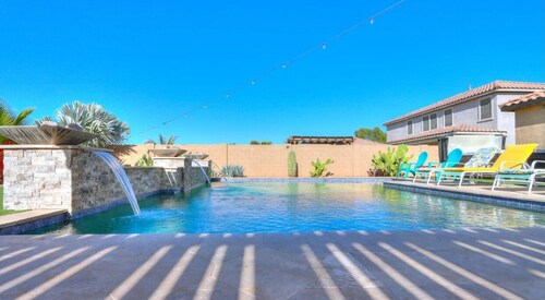 Private Swim Up Oasis, Hot Tub, Game Room, 100” TV