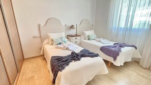 4 chambres, fer et planche à repasser, Wi-Fi, draps fournis