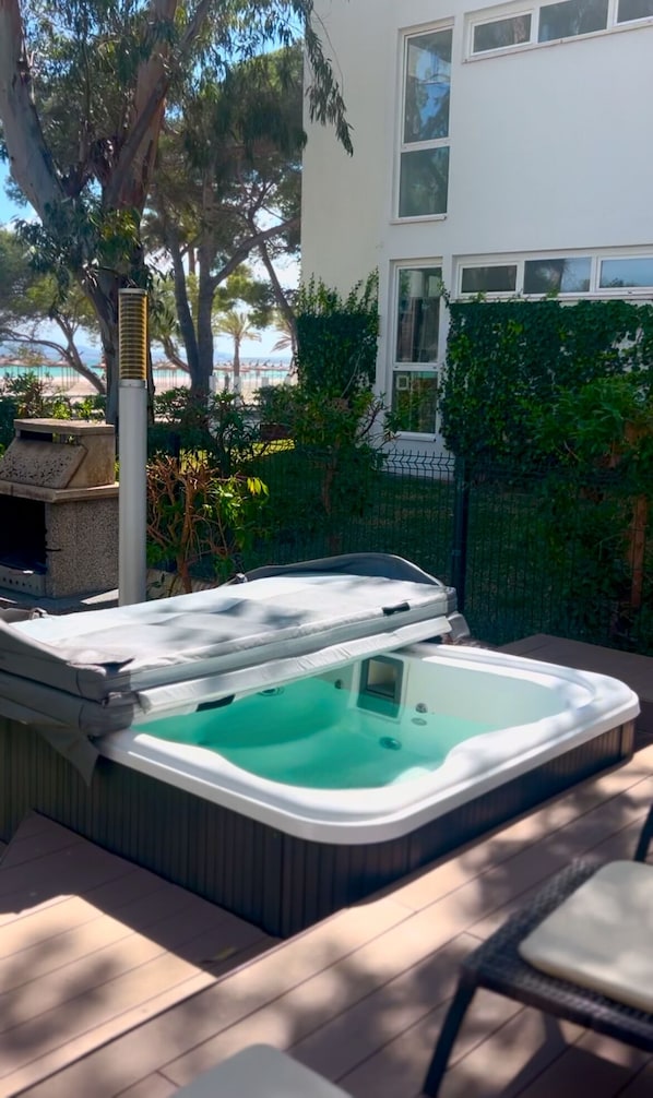 Bain à remous extérieur