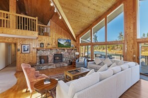 Télévision, cheminée