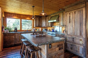 Microondas, horno, placa de cocina, lavavajillas