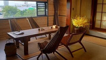 Standard Suite | Living room