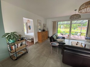 3 bedrooms, iron/ironing board, travel cot, free WiFi - Magnificent villa with swimming pool between lakes and ocean (Biscarrosse)