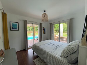 3 bedrooms, iron/ironing board, travel crib, free WiFi