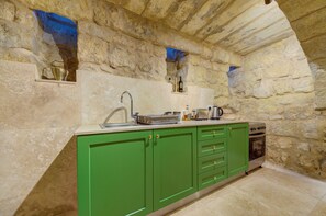 Room, 1 Bedroom, Smoking | Private kitchen