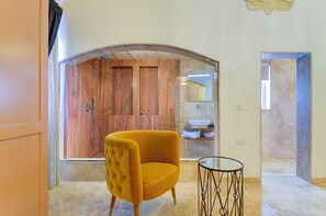 Room, 1 Bedroom, Smoking | Living room