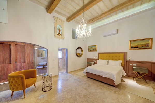 Living room - Room-ta' Karmenu - An 800 Year old Moder (Rabat)