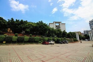 Bãi đậu xe tự phục vụ miễn phí 