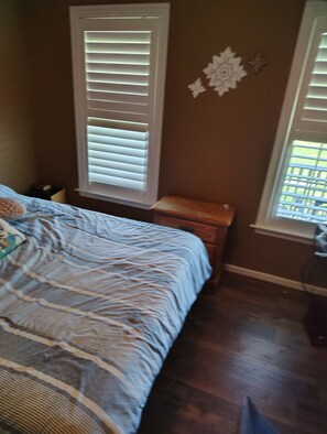 1 غرفة نوم ومكواة/لوح كي وواي فاي وملاءات أسرّة