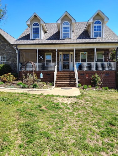 Charming 1-bedroom house in wonderful Greer with AC, WiFi