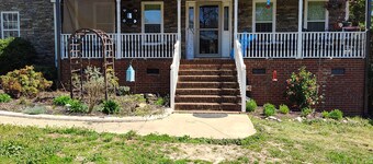 Charming 1-bedroom house in wonderful Greer with AC, WiFi