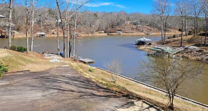 New Listing
Warren Cove 6bd 3.5ba home Sleeps 22, ramp, dock plenty of parking