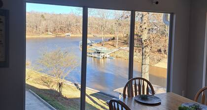 New Listing
Warren Cove 6bd 3.5ba home Sleeps 22, ramp, dock plenty of parking