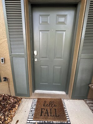 Exterior detail - Charming 2-bedroom townhome in Wesley Chapel with Pond view (Wesley Chapel)