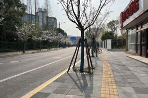 Property grounds - Home Inn (Shanghai Hongqiao International Airport Terminal 1 Branch) (Shanghai)