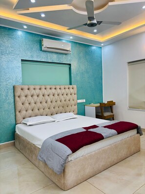 3 Schlafzimmer, BĂŒgeleisen/BĂŒgelbrett, WLAN, BettwĂ€sche