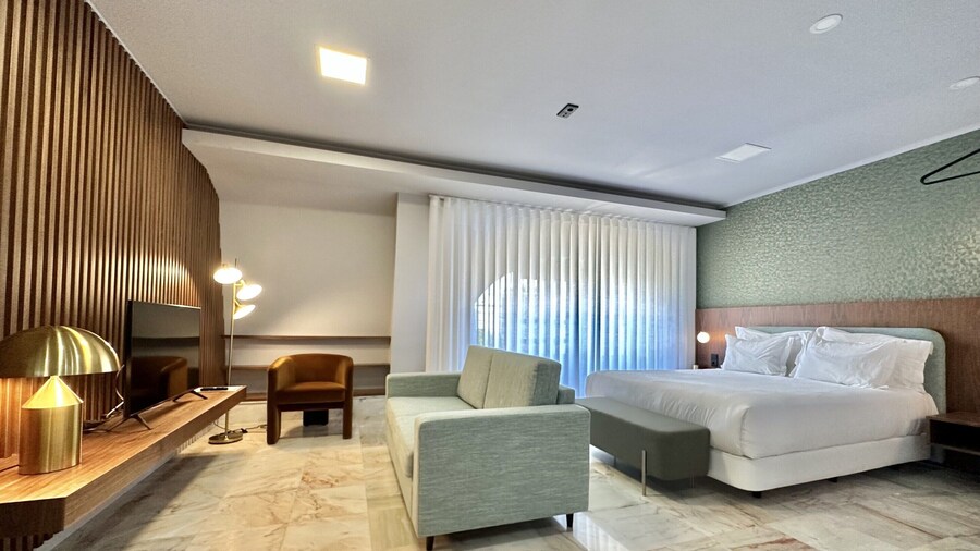 Bright Apartment Near Bolhao Metro Station