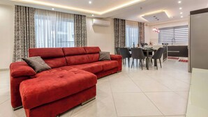 Living area - Luxury & Cosy 3 Bedroom Apt in Gzira & Sliema, Close Stjulians by Walk (Gzira)