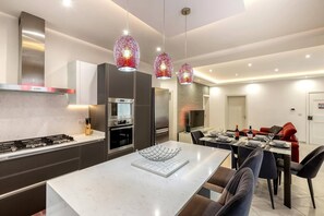 Dining room - Luxury & Cosy 3 Bedroom Apt in Gzira, Close to Sliema & Stjulians by Walk (Gzira)