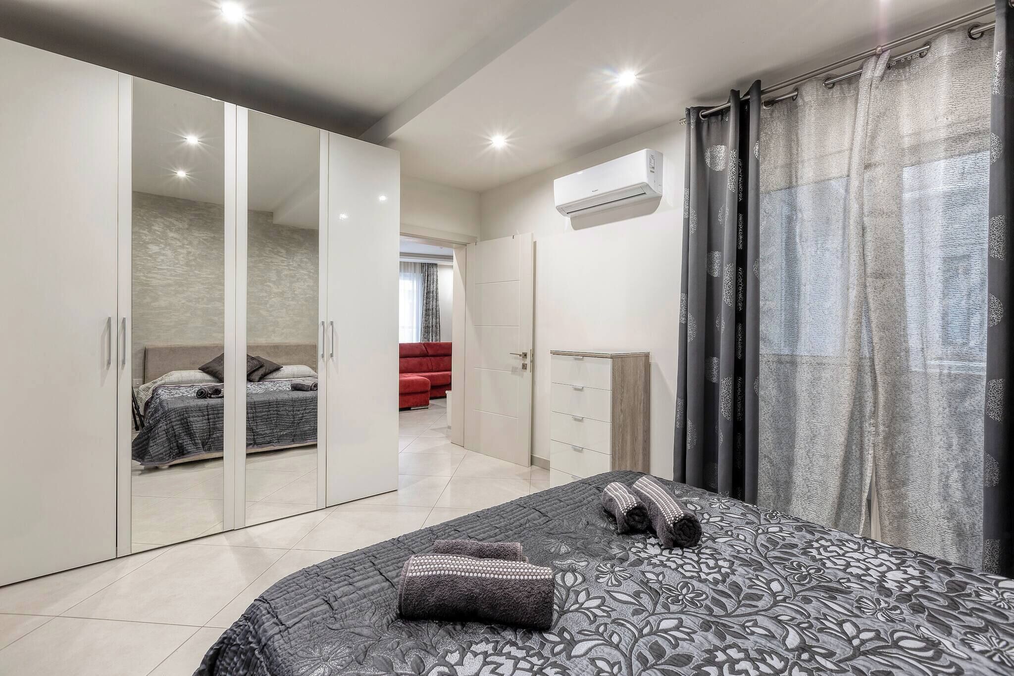 Apartment, 3 Bedrooms, Accessible, Smoking | 4 bedrooms