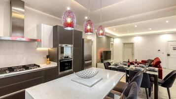 Apartment, 3 Bedrooms, Accessible, Smoking | Dining room