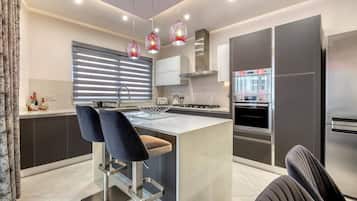 Apartment, 3 Bedrooms, Accessible, Smoking | Interior