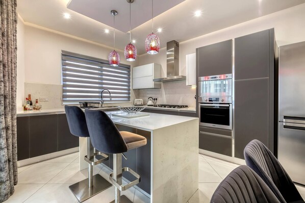 Apartment, 3 Bedrooms, Accessible, Smoking | Interior