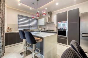 Interior - Luxury & Cosy 3 Bedroom Apt in Gzira & Sliema, Close Stjulians by Walk (Gzira)