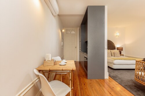 Modern Porto Studio With Essential Amenities