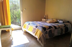 2 bedrooms, iron/ironing board, travel cot, WiFi