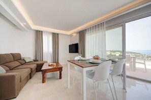 Apartment, 3 Bedrooms, Smoking, Private Pool | Living room
