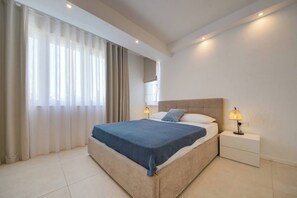 Apartment, 3 Bedrooms, Smoking, Private Pool