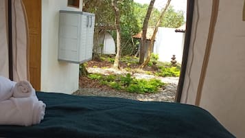 Comfort Tent, Garden View | Iron/ironing board, free WiFi, bed sheets