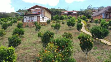 Deluxe Suite, Mountain View | 1 bedroom, iron/ironing board, free WiFi, bed sheets