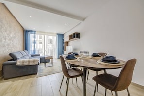 Apartment, 2 Bedrooms, Smoking | Dining room
