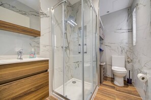 Apartment, 2 Schlafzimmer, Raucher | Badezimmer