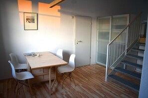 Dining - Vacations in the former art gallery with peace and quiet in the garden in Ruhwarden (Butjadingen)