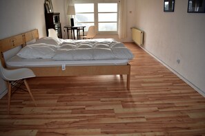 1 bedroom - Vacations in the former art gallery with peace and quiet in the garden in Ruhwarden (Butjadingen)