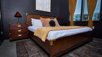 3 bedrooms, desk, iron/ironing board, travel cot